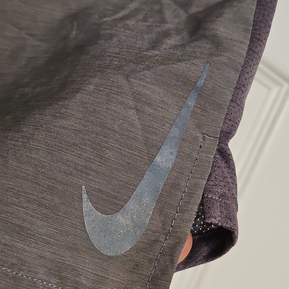 Men's Nike Dri-fit Grey Athletic Shorts with Side Panels and Inner Lining - Picture 3 of 11
